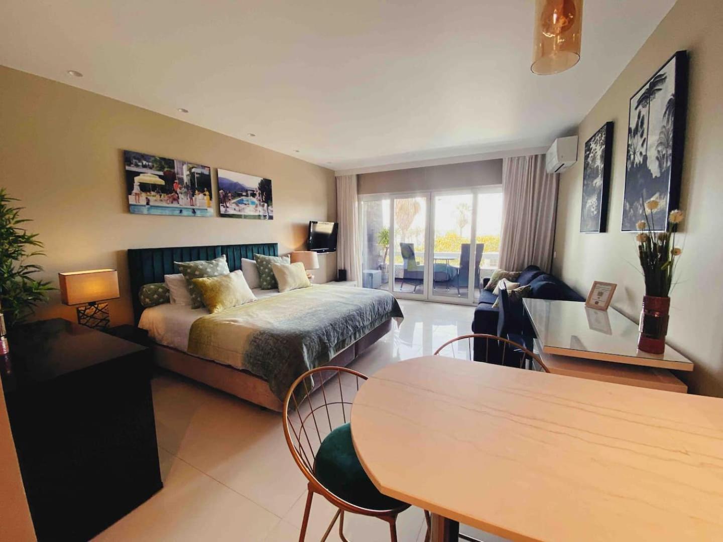 Sea View W Balcony 2 Mins Walk To Beach & Casino 에수투릴 외부 사진
