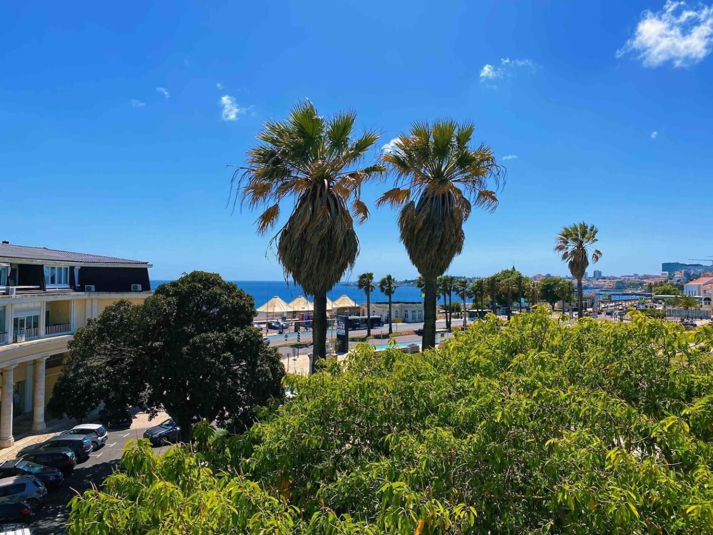 Sea View W Balcony 2 Mins Walk To Beach & Casino 에수투릴 외부 사진